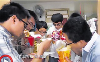 泡面搞笑剪辑短视频 舌尖上的宿舍之泡面  爆笑黑出翔 高仿舌尖上的中国